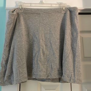 Toad & CO XL gray and white stripped skort